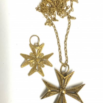 An 18ct filigree Maltese cross and chain together with a smaller filagree Maltese cross. 10.7g