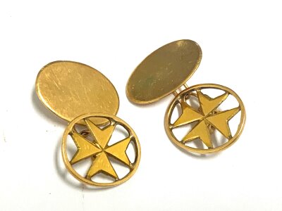 A pair of quality high carat gold Maltese design cuff links.