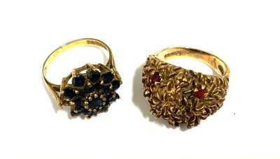 2 vintage 9ct gold stone set rings (stones missing).