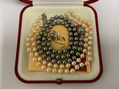 A string of Majorca pearls with silver gilt clasp and the original box, A boxed string of simulated Lotus pearls.