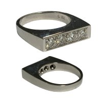 A heavy 18ct white gold modern design ring set with approximately 1ct total of brilliant cut diamonds. Size N (10.79g).