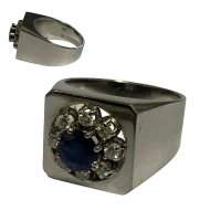 A Vintage 18ct white gold ring set with sapphire and diamonds in a daisy design. 10.86, Size N