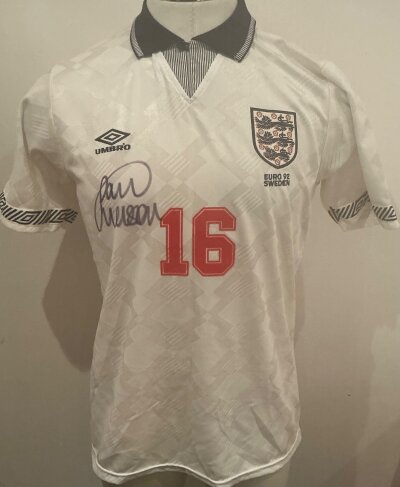 Paul Merson Euro 92 Match Issued Football Shirt: Under 3 Lions badge are the words Euro 92 Sweden. White short sleeve Umbro shirt with red 16 to front and rear stating 16 Merson. Hand signed recently to front by Paul at an event. Genuine shirt issued to Merson.