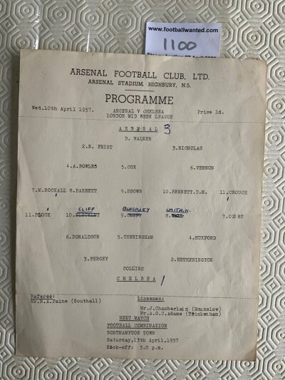 56/57 Arsenal v Chelsea LMWL Football Programme: Played at Highbury Arsenal on 10 4 1957. Single sheet  London Midweek League programme in very good condition with team changes.