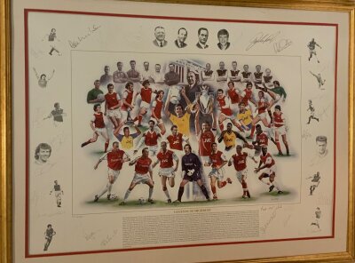 Legends Of Highbury Signed Arsenal Print: Hard to obtain Ltd edition print 329/2000 with so many pencilled autographs to border. Stunning item to include Wenger Bergkamp Parlour Dixon Bould Keown Brady Wilson Rice Rix Eastham Ball Merson and so many more. Framed and glazed measuring 97 x 75 cm.