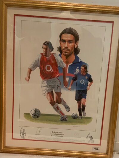Robert Pires Arsenal Signed Framed Football Print: Ltd edition number 258/500 signed by Pires and artist Gary Brandham. Depicts Pires in Arsenal and France kit. Framed and glazed measuring 59 x 73cm.
