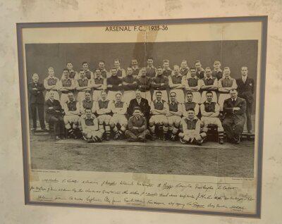 Arsenal 1935 -1936 Framed Team Photo: Slight creasing and evidence of tape marks. Facsimile autographs. Size 42 x 35cm.