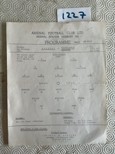 65/66 Arsenal v Wolves Youth Cup Football Programme: Large single sheet for Youth Cup match played at Arsenal on 1 2 1966 in excellent condition with no writing.