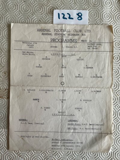 61/62 Arsenal v Chelsea Youth Cup Football Programme: Large single sheet for Youth Cup match played at Arsenal on 17 1 1962 in good condition with no writing. Folding.