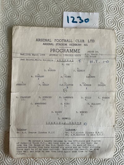 57/58 Arsenal v Icknield Youth Football Programme: Large single sheet for Youth Cup match played at Arsenal on 19 3 1958 in fair condition with score and scorers noted. Small tear on folding.
