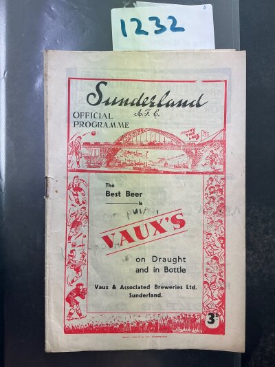 49/50 Sunderland v Arsenal Football Programme: League match in fair condition with team changes on page 2 which you can just see through cover.