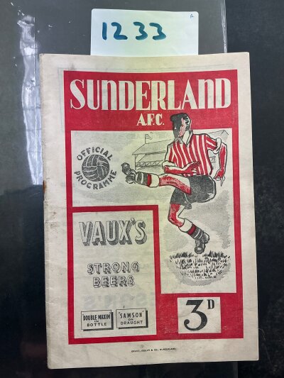 50/51 Sunderland v Arsenal Football Programme: League match in good condition with no team changes. Rusty staple holding firm.