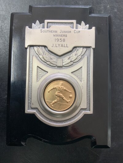 57/58 John Lyall West Ham SJFC Final Winners Plaque: Attractive plaque reads Southern Junior Cup Winners 1958 J Lyall. Awarded for beating Arsenal in the final at Upton Park on 22 4 1958.
