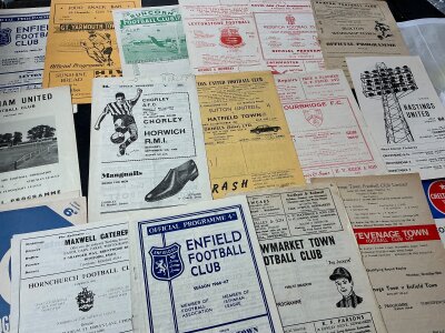 1967 FA Cup Qualifying Round Football Programmes: Interesting collection to involving non league clubs in the early stages of the FA Cup. Very good. (150)