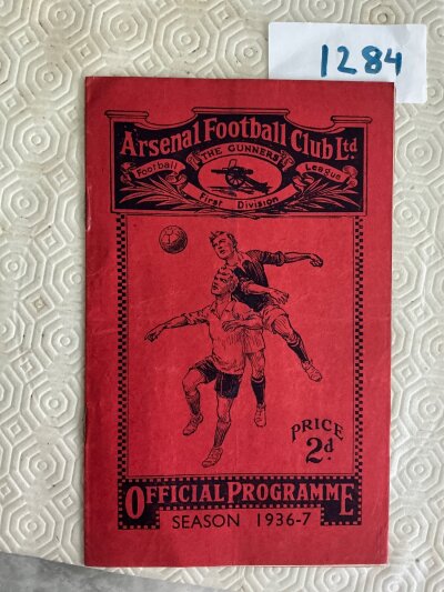 1936 - 1937 Arsenal v Manchester United Football Programme: Good condition FA Cup 4th round match with no team changes. Slightly rusty staples present and holding firm.
