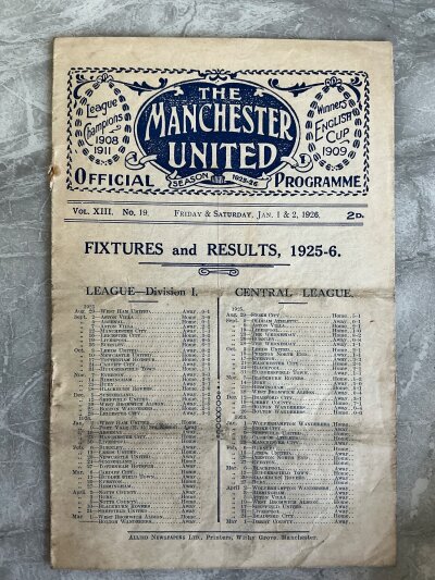 1925 - 1926 Manchester United v West Ham Football Programme: Good condition league programme with no team changes. Rusty staples holding firm.