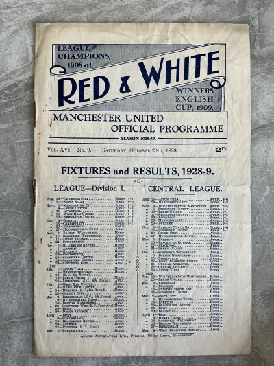 28/29 Manchester United v Birmingham City Football Programme: Good condition league programme with no team changes. Rusty staples holding firm.