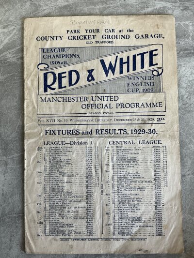 29/30 Manchester United v Birmingham City Football Programme: Good condition league programme with no team changes.