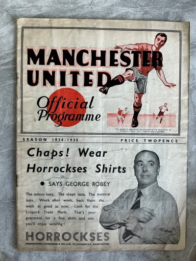 34/35 Manchester United v Fulham Football Programme: Good condition league programme with no team changes. Rusty staples holding firm. Score written inside and light creasing.