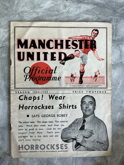 34/35 Manchester United v Hull City Football Programme: Very good condition league programme with no team changes. Rusty staples holding firm.