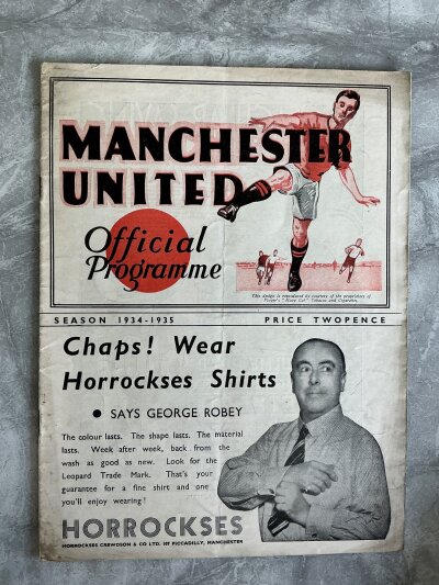 34/35 Manchester United v Blackpool Football Programme: Very good condition league programme with no team changes. Rusty staples holding firm.