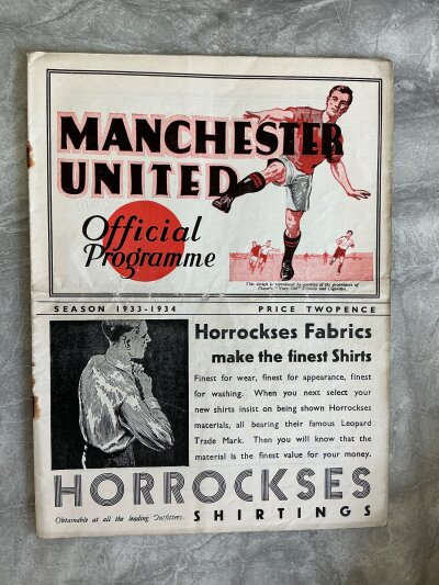 33/34 Manchester United v Oldham Football Programme: Good condition league programme with no team changes. Rusty staples holding firm.