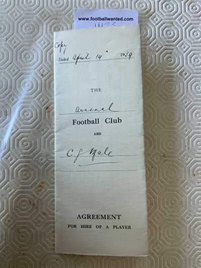 39/40 George Male Arsenal Football Contract: Excellent condition official contract paying 6 pounds in the summer and 8 pounds during the season. This season was interrupted due to the war.