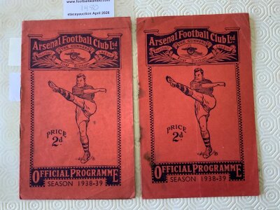 38/39 Arsenal v Yeovil + Petters Football Programme: Southern League programme with no team changes. C/W London Combination v Central League with staples rusted away leaving holes. (2)