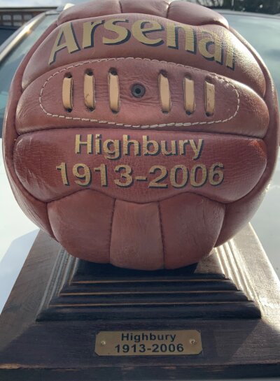 Arsenal Highbury Years Football + Stand: Old looking laced football which stands on a quality wooden plinth both stating Highbury 1913 - 2006.