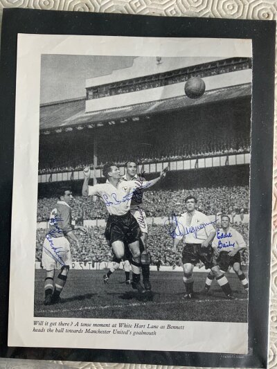 Early 1950s Tottenham v Manchester United Signed Football Picture: Full page magazine picture with great view of the old stadium. Hand signed by Baily Duquemin Bennett of Tottenham plus Cockburn and Chilton.