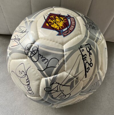 West Ham Signed Great Escape 2006 - 2007 Football: Includes autographs of Beneyoun Tevez Konchesky Cole Sheringham Pantsil and possibly whole squad. Famously named the great escape season after being almost certain for relegation.