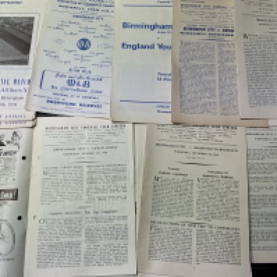 1960s Birmingham City Home Football Programmes: Some great League Cup including 61/62 Swindon, 62/63 Bury semi final and earlier rounds with European opponents including Boldklub Ujpesti Dozsa Bratislava and much more. Spanning the whole decade with many early to mid 60s. Mainly good condition with duplication in the 350+ 1960s. C/W a box of 1970s. (600+)