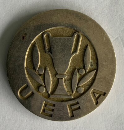 Paul Madeley Leeds United 1973 ECWC Football Medal: One side depicts the European Cup Winners Cup above the UEFA initials. The reverse states Coupe Des Vainqueurs De Coupe Europeenne 1973. COA from Pauls son when originally sold in 2022.