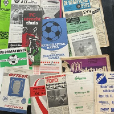 European + Worldwide Football Programmes: A collection of 95 all foreign clubs in European Competitions, domestic Leagues etc from the 1960s onwards. Includes East German, Dutch, French, Czech, USA, Australian representation plus others.