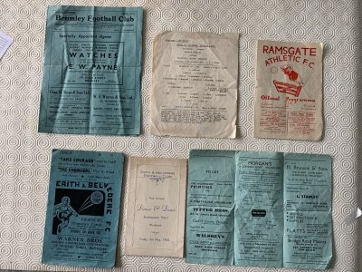 Erith + Belvedere Football Programmes: Aways at 46/47 Hounslow, 53/54 Ramsgate, Homes v 52/53 Maidstone reserves, Hounslow plus 47/48 Bromley v Maidstone Utd. C/W an Erith + Belvedere 1st annual dinner in 1952. (6)