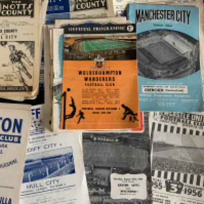 1950s Football Programmes: Mainly mid to late 50s to include homes of Bradford Park Avenue Notts County Exeter Newcastle Everton Manchester City and others. Fair/good. (90)