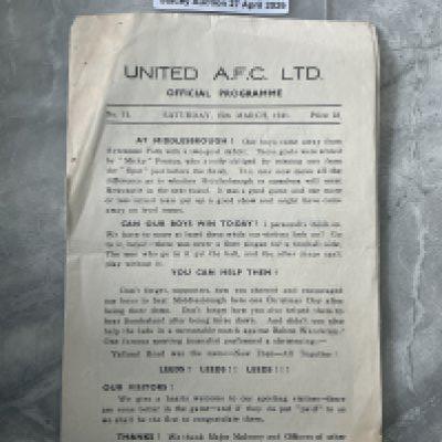 40/41 Leeds United v Middlesbrough Football Programme: Hard to obtain 4 pager with team changes and light creasing. Dated 15 3 1941. 
