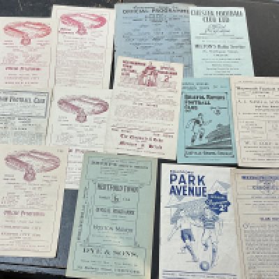 1940s Football Programmes: 42/43 Walthamstow v St Albans, 46/47 47/48 + 48/49 Chelmsford v Exeter Reserves, 49/50 Bradford Park Avenue v Preston, 47/48 Weymouth v Poole, Yeovil v Exeter Reserves, Colchester v Huddersfield FA Cup, 45/46 Northampton v Swindon, 45/46 Crystal Pace v Swindon, 1946 Fulham Practice Match. Additionally there are some early 50s to include 56/57 Headington v All Stars, 52/53 Bury Practice Match, West Ham, Leeds, Huddersfield, Doncaster homes and more. (32)