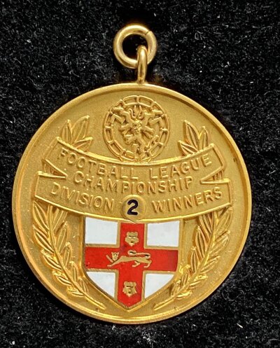 John Lyalls West Ham 80/81 League Winners Gold Medal: 9ct Division Two Championship gold medal in original Vaughtons Ltd Box. Stunning piece of West Ham history with COA from the family.