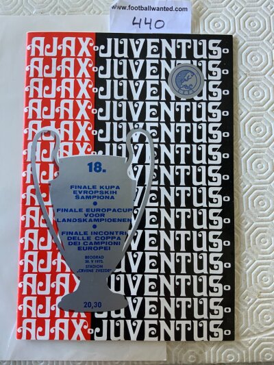 1973 Ajax v Juventus European Cup Final Football Programme: Original programme in excellent condition with no team changes. One centre staple.