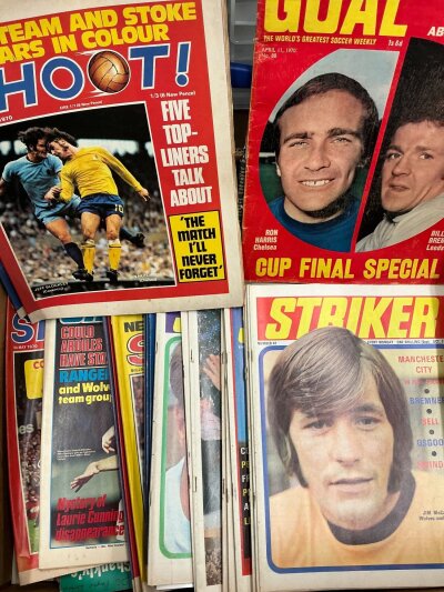 Football Magazine Collection: Includes a bound volume of Sport Magazine from December 1949 to June 1950 of the weekly magazine. Over 100 Football League Reviews plus Goal, 1970s Miroir Du Football and more.