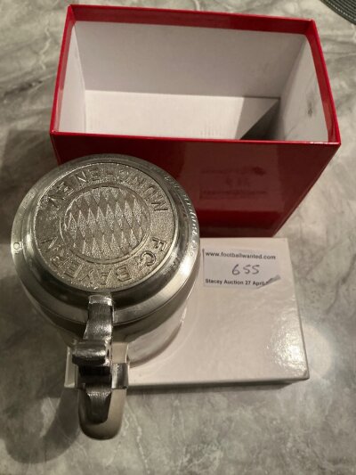 Bayern Munich v Manchester United Corporate Football Gift: Given by Bayern Munich to Manchester United vips in 2000 - 2001. Heavy quality beer stein which inside has a small pennant, pen, keyring and badges in red and white box. We do not know if this was given just to Man Utd or all opponents in Bayerns centenary year but it was not available to buy and does not refer to Manchester United.