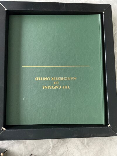 Manchester United Futera Football Card Boxed Albums: Three black leather albums in original boxes and one green album containing full sets of cards from different series. Topics include 1999 European Champions, 1999 The Treble, The Greatest and lastly Captains of Manchester United. Expensive when new. The Greatest series are still sealed and have not been put into albums yet. (4)