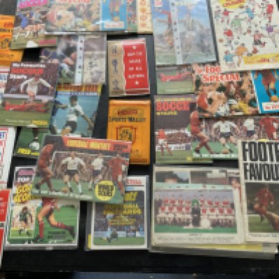 Football Card Collection: Some great sets and albums to include My Favourite Soccer Stars, Hornet, Football Monthly, Victoria, Ace Album, many different Sun albums and much more. 