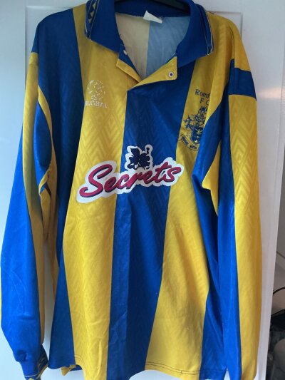 Romford Football Shirts + More: Mid 90s home shirt number 11 Roe and a further 4 shirts and 3 t-shirts. There are scarves, hats and a rain jacket also.