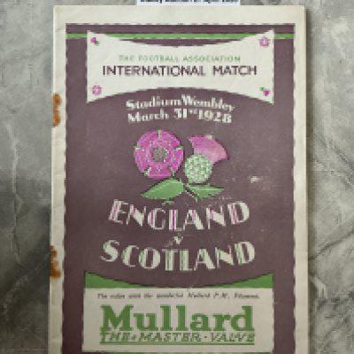 1928 England v Scotland Football Programme: Fair/good condition with no team changes. Staples missing but were rusty and have left staining throughout. 
