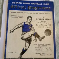 37/38 Ipswich Town v Plymouth Argyle Reserves Football Programme: Southern League match 18 4 1938 in good condition with team changes. Rusty staples making centre page loose.