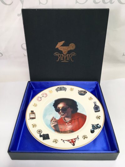 A rare boxed plate of HRH Princess Margaret made to advertise the Channel 4 drama series The Queen's Sister. Comes with a press photo of the coronation of Queen Elizabeth II. NO RESERVE