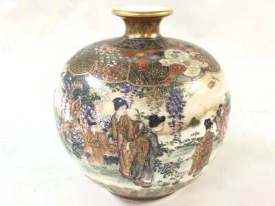 A globular shaped satsuma vase. 12cm wide 12cm tall