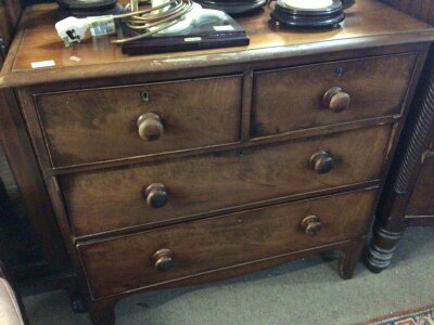 A good size late Victorian Mahogany chest of drawers with two short and two long drawers on bracket feet. Length 93cm
